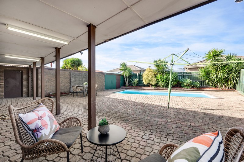 Photo - 4 Cornwall Close, Gladstone Park VIC 3043 - Image 18