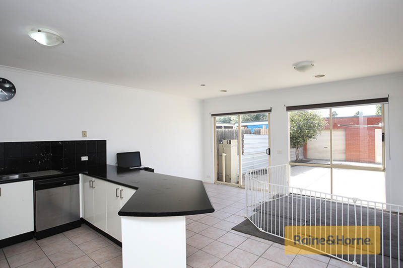 Photo - 4 Corona Place, Roxburgh Park VIC 3064 - Image 4