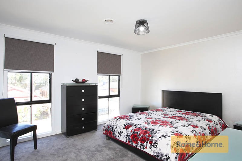 Photo - 4 Corona Place, Roxburgh Park VIC 3064 - Image 6