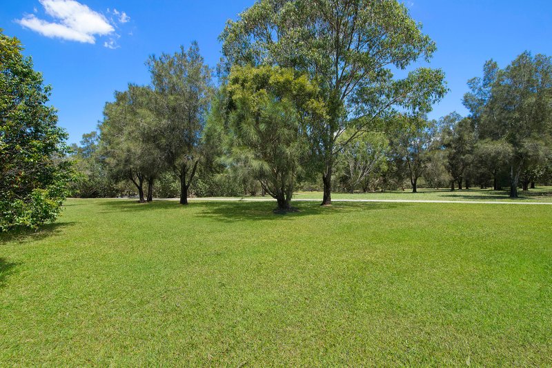 Photo - 4 Correa Court, Elanora QLD 4221 - Image 17