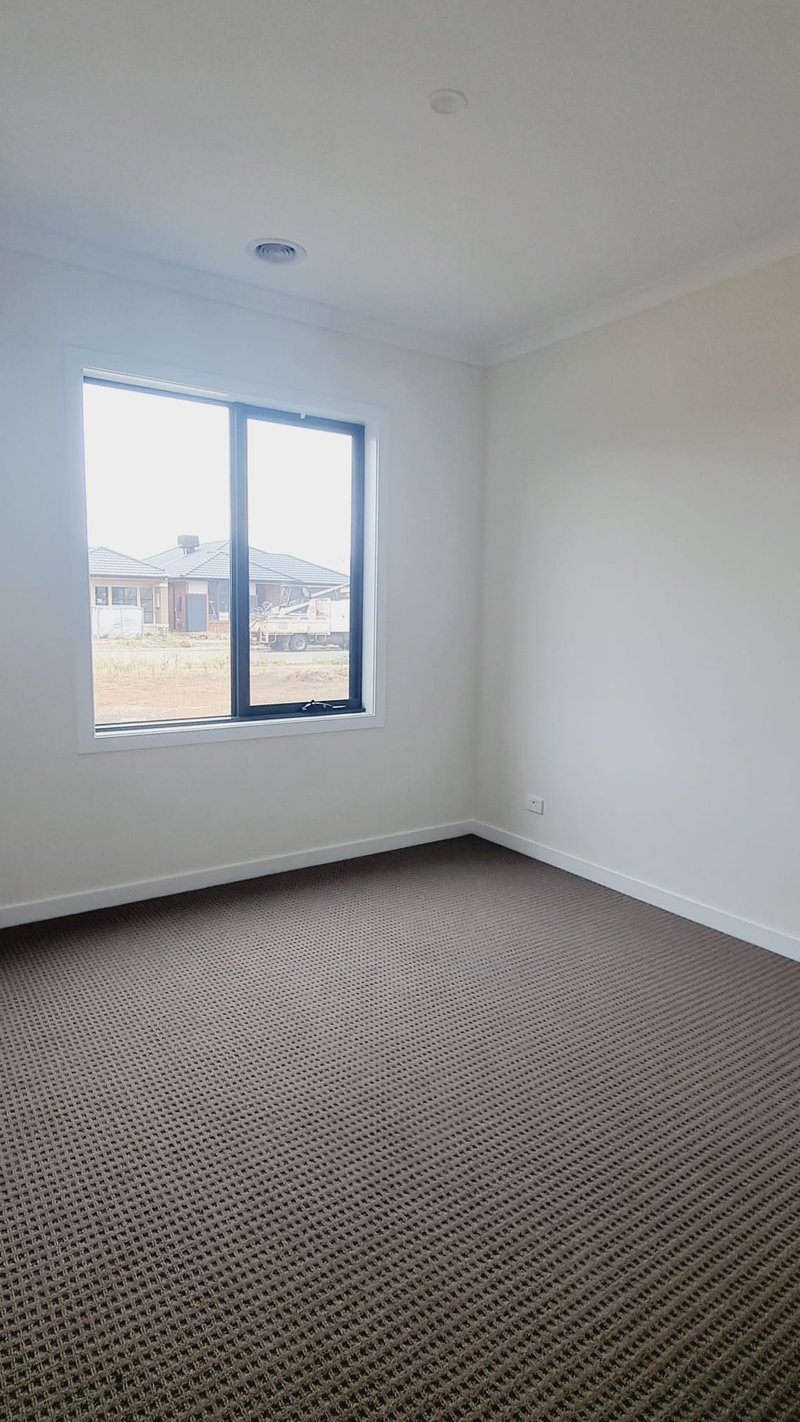 Photo - 4 Corvo Drive, Truganina VIC 3029 - Image 12
