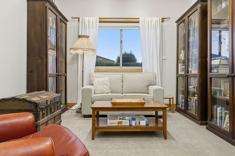 Photo - 4 Cottesloe Place, Alfredton VIC 3350 - Image 16