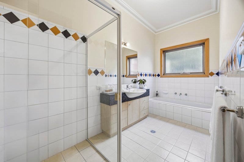 Photo - 4 Cottesloe Place, Alfredton VIC 3350 - Image 23