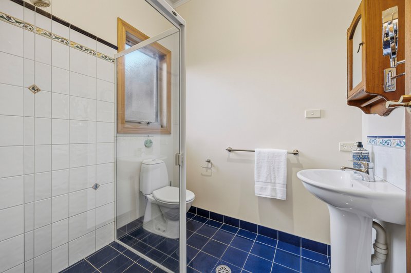Photo - 4 Cottesloe Place, Alfredton VIC 3350 - Image 24
