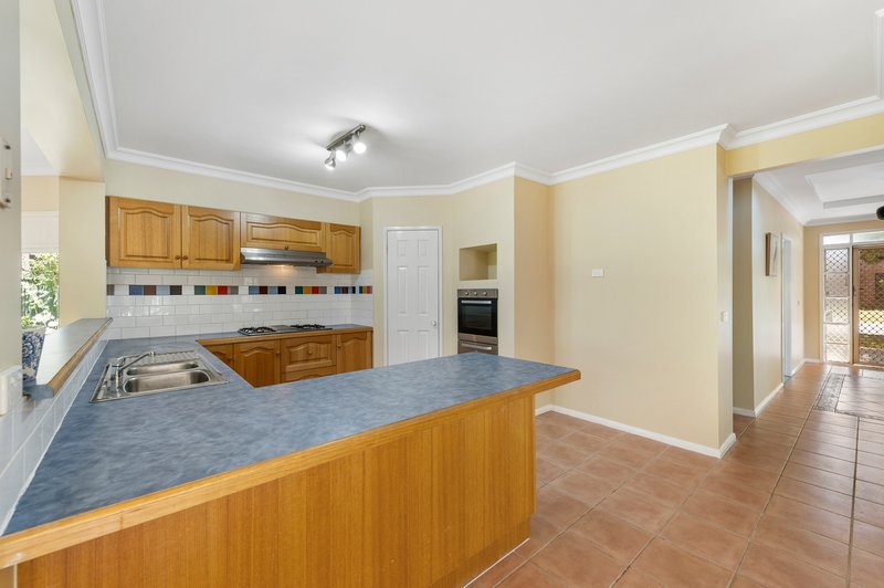 Photo - 4 Creekbank Place, Caroline Springs VIC 3023 - Image 6