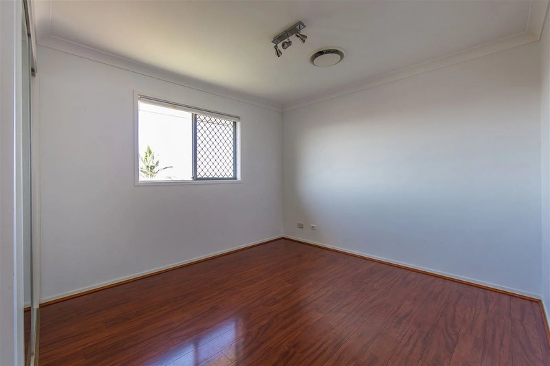 Photo - 4 Crenshaw Street, North Lakes QLD 4509 - Image 7