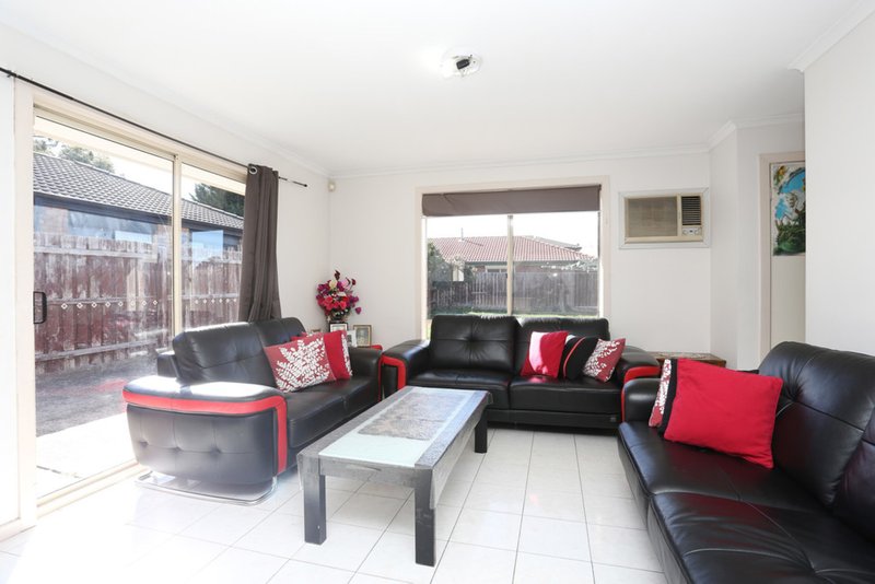 Photo - 4 Creswick Court, Roxburgh Park VIC 3064 - Image 6