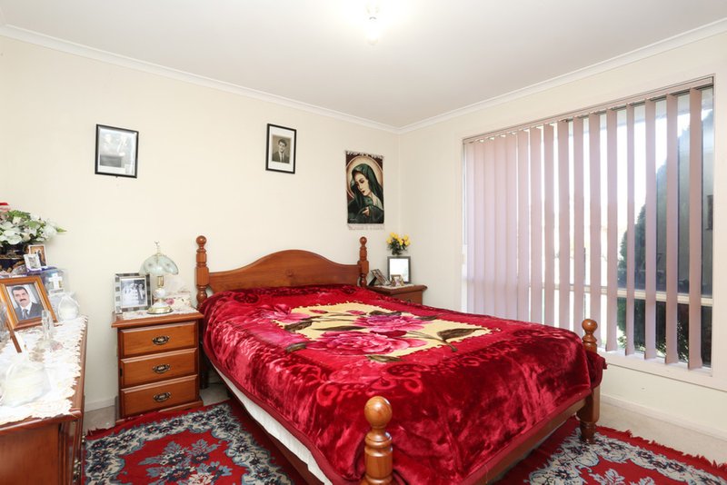 Photo - 4 Creswick Court, Roxburgh Park VIC 3064 - Image 7