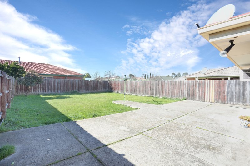 Photo - 4 Creswick Court, Roxburgh Park VIC 3064 - Image 9