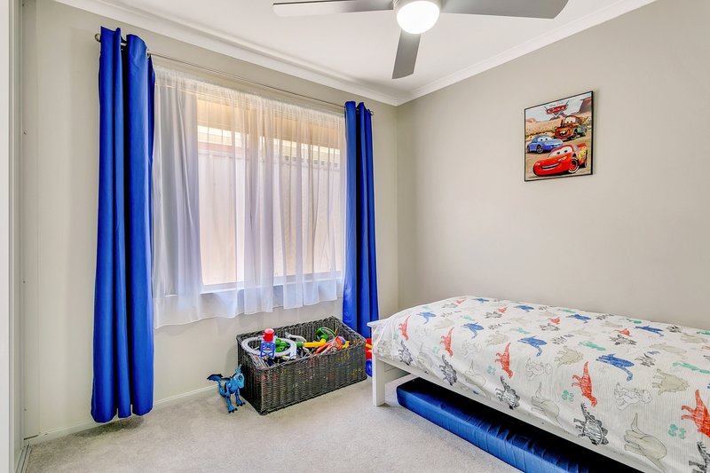 Photo - 4 Crittenden Road, Morphett Vale SA 5162 - Image 6