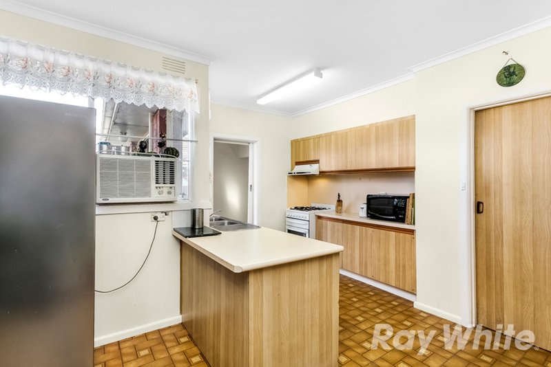 Photo - 4 Crocus Crescent, Glen Waverley VIC 3150 - Image 2