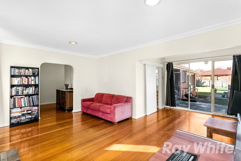 Photo - 4 Crocus Crescent, Glen Waverley VIC 3150 - Image 6