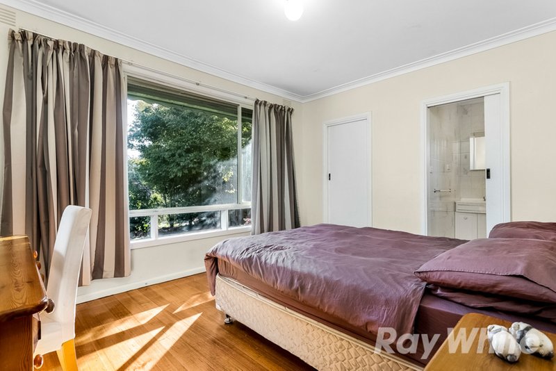 Photo - 4 Crocus Crescent, Glen Waverley VIC 3150 - Image 7