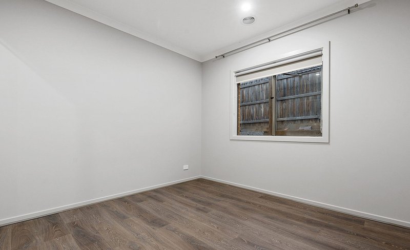 Photo - 4 Cromarty Circuit, Darley VIC 3340 - Image 9