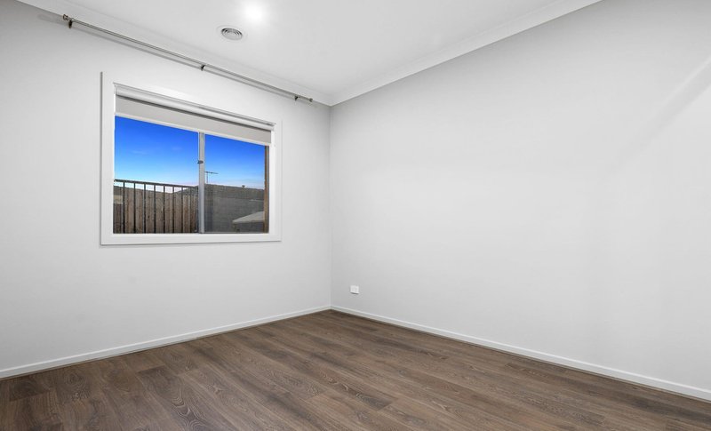 Photo - 4 Cromarty Circuit, Darley VIC 3340 - Image 10
