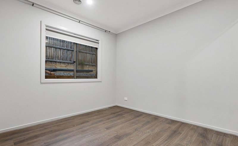 Photo - 4 Cromarty Circuit, Darley VIC 3340 - Image 11