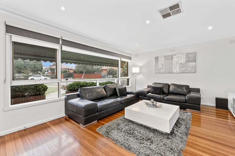 Photo - 4 Cronulla Court, Noble Park VIC 3174 - Image 2