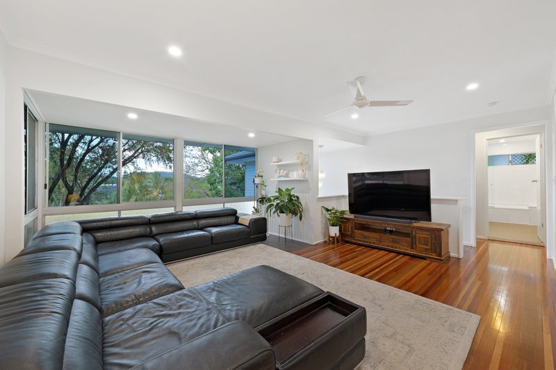 Photo - 4 Crosby Avenue, Arana Hills QLD 4054 - Image 7