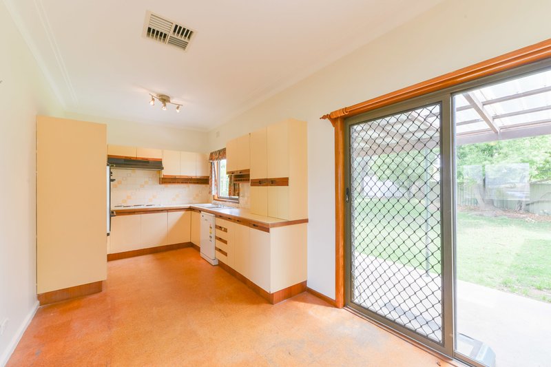 Photo - 4 Croydon Avenue, Tamworth NSW 2340 - Image 4