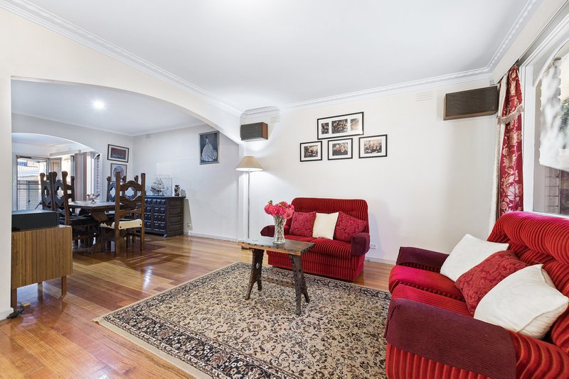 Photo - 4 Crusader Crescent, Glen Waverley VIC 3150 - Image 2