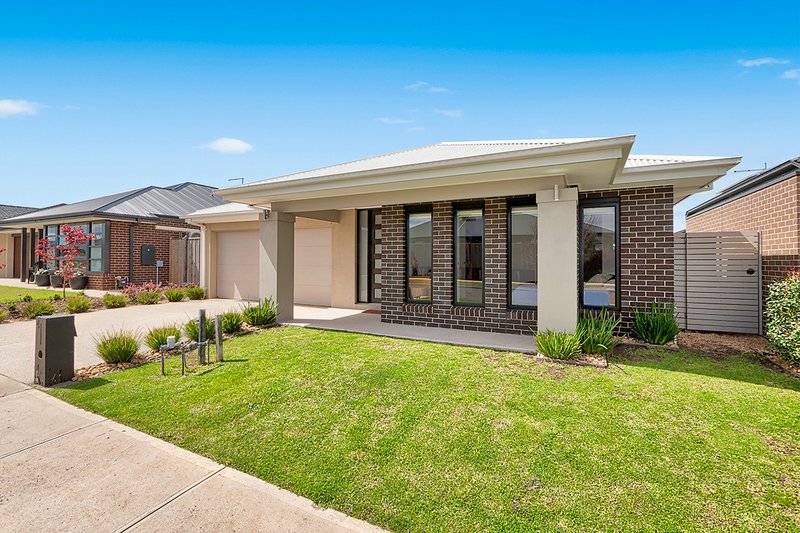 4 Cubbie Way, Clyde North VIC 3978