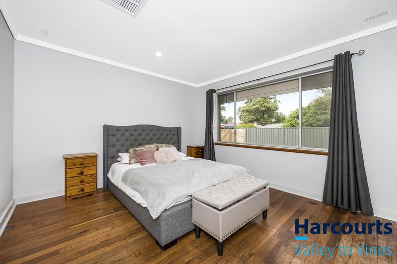 Photo - 4 Cyril Road, High Wycombe WA 6057 - Image 6