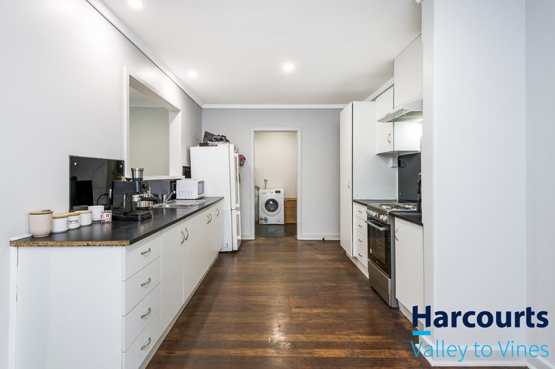 Photo - 4 Cyril Road, High Wycombe WA 6057 - Image 10