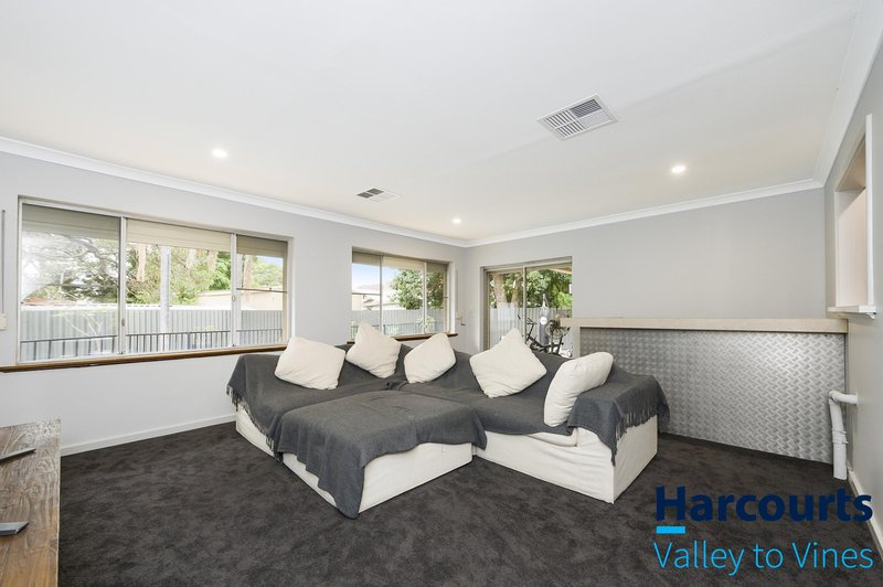 Photo - 4 Cyril Road, High Wycombe WA 6057 - Image 13