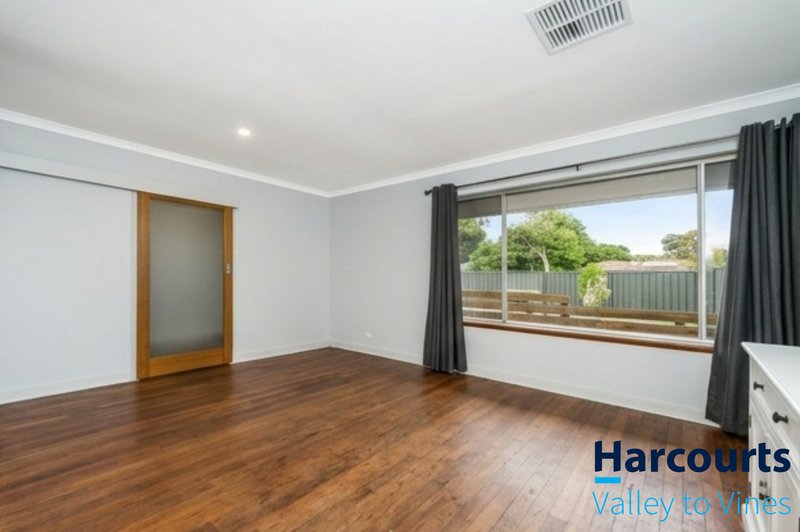 Photo - 4 Cyril Road, High Wycombe WA 6057 - Image 19