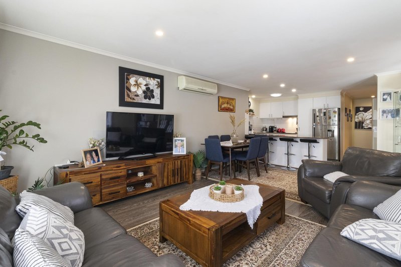 Photo - 4 Dagmar Berne Street, Macgregor ACT 2615 - Image 2