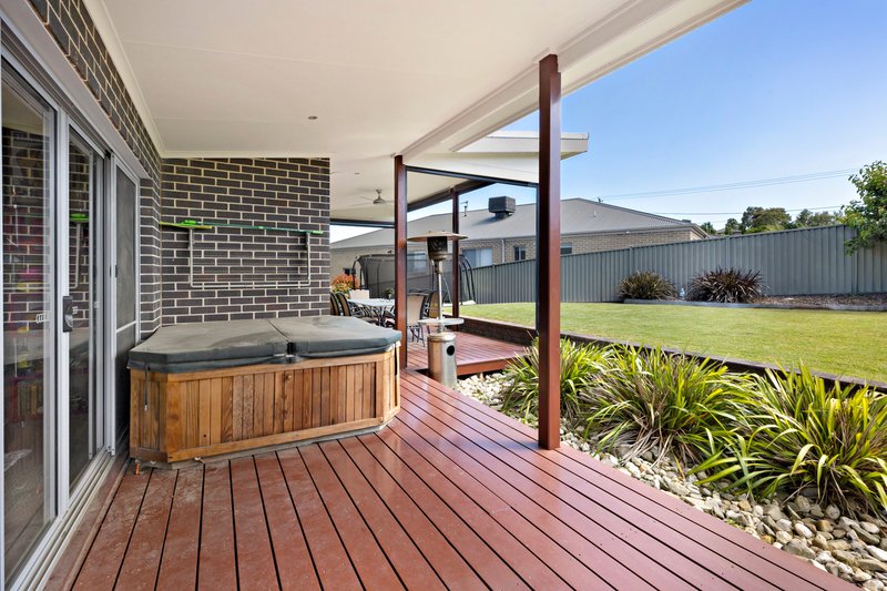 Photo - 4 Daintree Close, Ballarat North VIC 3350 - Image 11