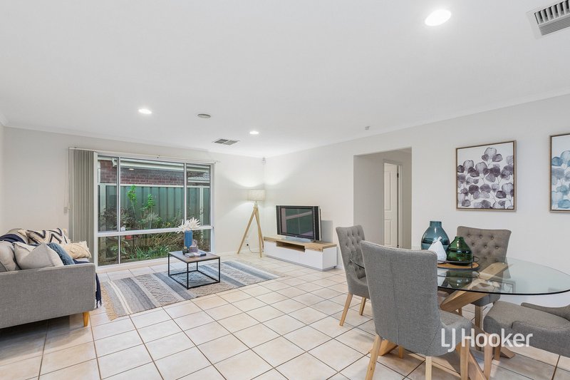 Photo - 4 Dalkeith Drive, Point Cook VIC 3030 - Image 7