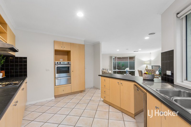 Photo - 4 Dalkeith Drive, Point Cook VIC 3030 - Image 9