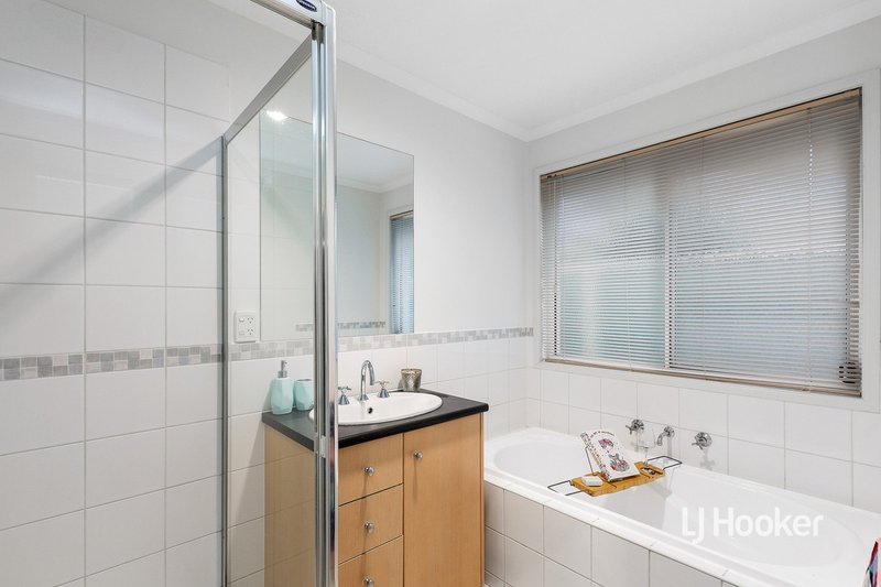 Photo - 4 Dalkeith Drive, Point Cook VIC 3030 - Image 16