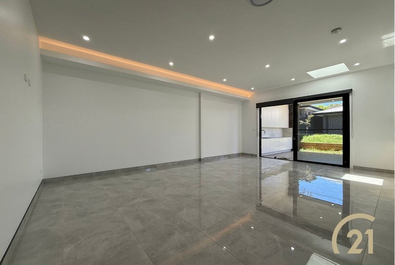 Photo - 4 Dalkeith Street, Busby NSW 2168 - Image 4