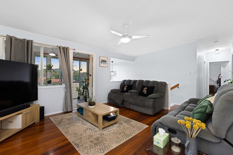 Photo - 4 Danyo Crescent, Ferny Hills QLD 4055 - Image 3