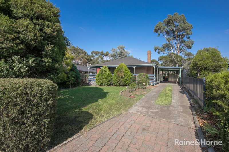 Photo - 4 Dargie Court, Sunbury VIC 3429 - Image 2