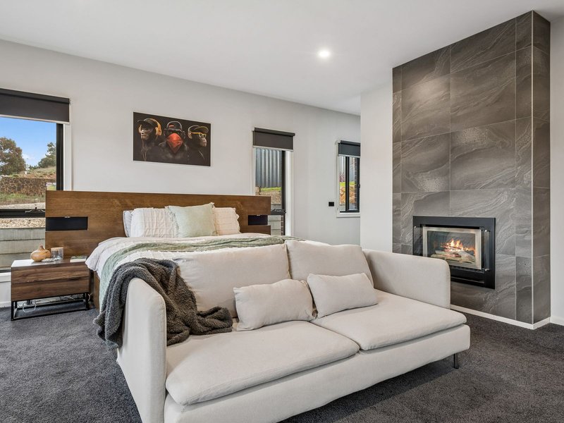 Photo - 4 Darley Drive, Darley VIC 3340 - Image 5