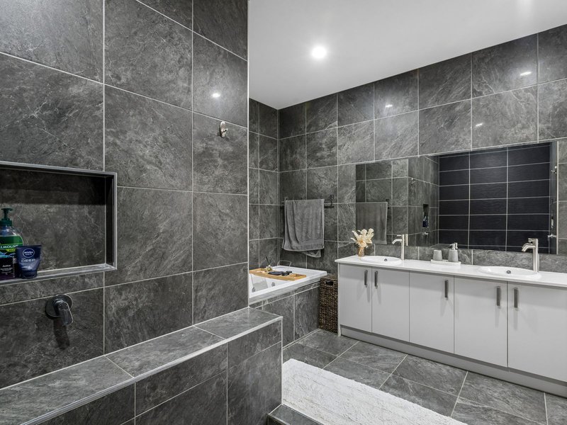 Photo - 4 Darley Drive, Darley VIC 3340 - Image 6