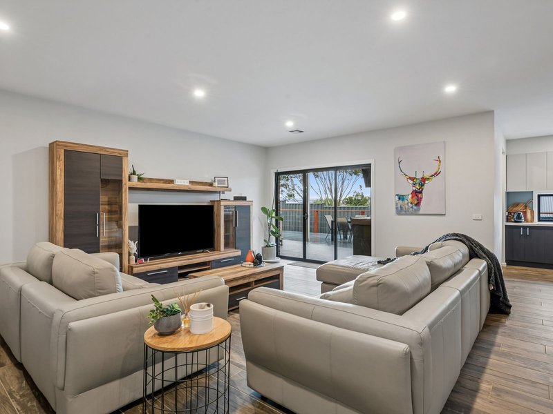 Photo - 4 Darley Drive, Darley VIC 3340 - Image 7
