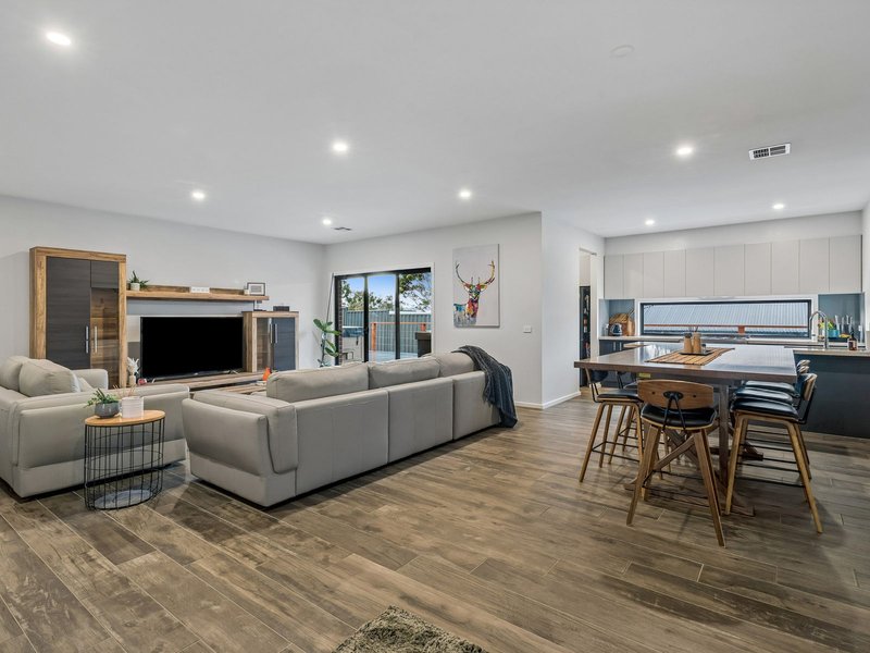 Photo - 4 Darley Drive, Darley VIC 3340 - Image 14