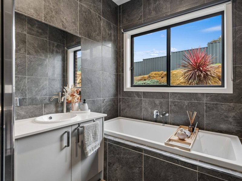 Photo - 4 Darley Drive, Darley VIC 3340 - Image 17