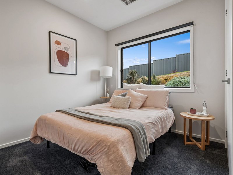 Photo - 4 Darley Drive, Darley VIC 3340 - Image 18
