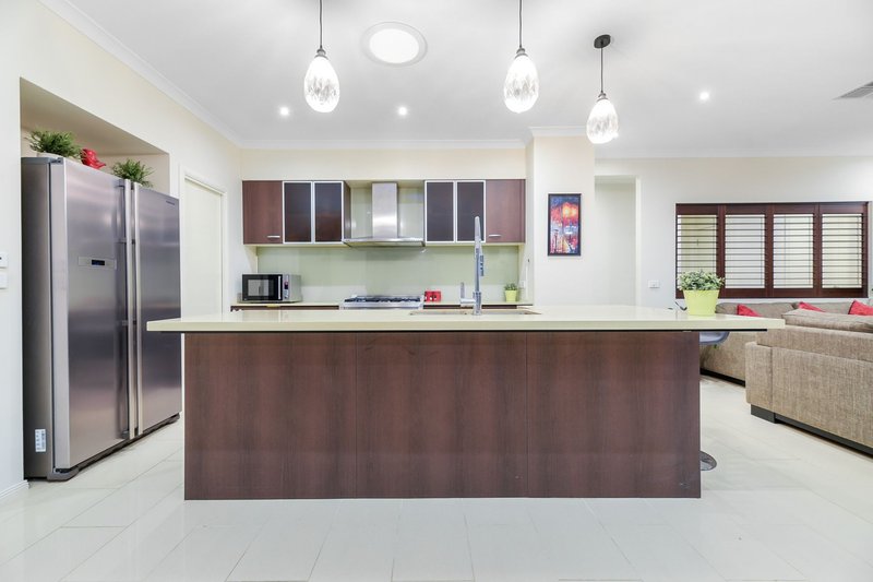 Photo - 4 Darlington Street, Keysborough VIC 3173 - Image 4