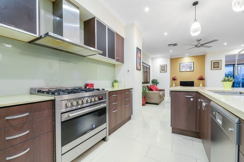 Photo - 4 Darlington Street, Keysborough VIC 3173 - Image 5