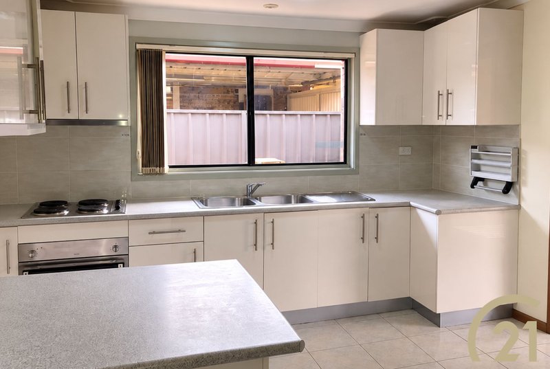 Photo - 4 Darwin Close, Wakeley NSW 2176 - Image 2