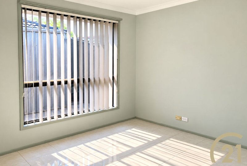 Photo - 4 Darwin Close, Wakeley NSW 2176 - Image 6