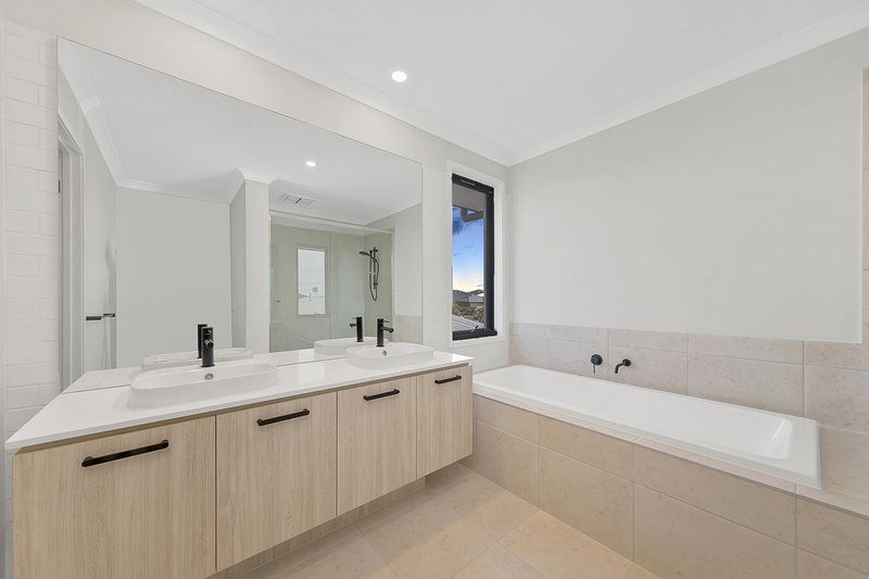 Photo - 4 Davenport Crescent, Wollert VIC 3750 - Image 9