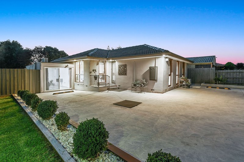 Photo - 4 David Collins Drive, Endeavour Hills VIC 3802 - Image 3