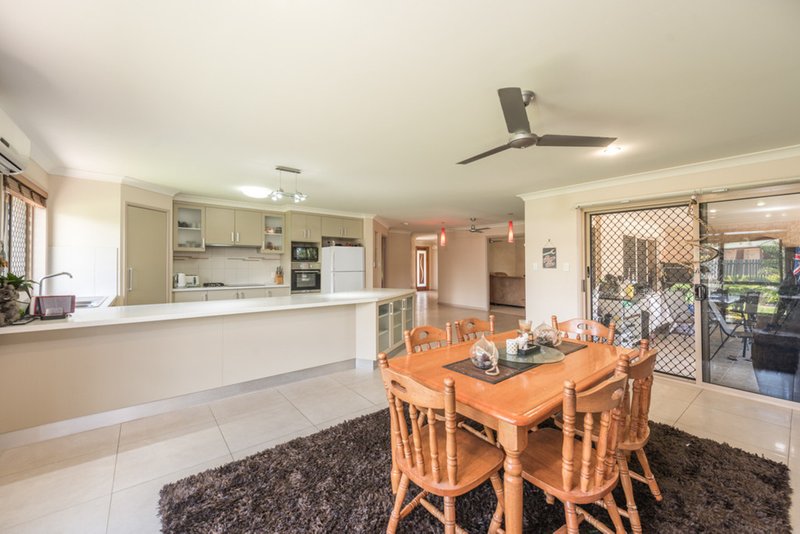 Photo - 4 Davin Place, Coral Cove QLD 4670 - Image 4